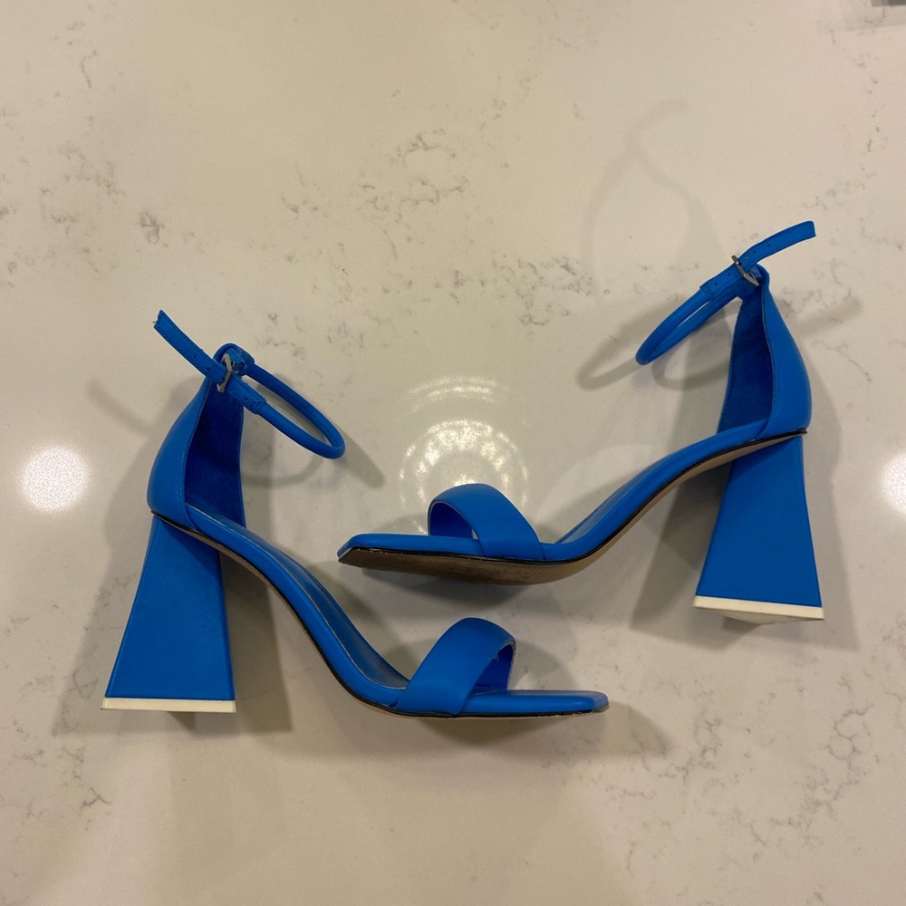 Marc Fisher Denny Sandal- Blue size 7 *like New*